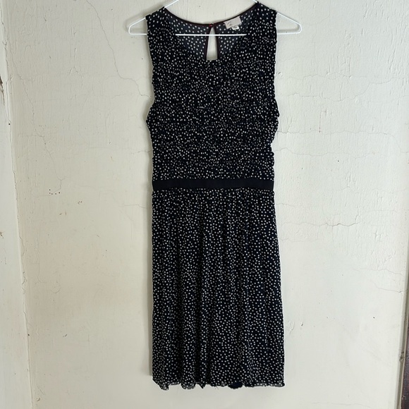 Dresses & Skirts - Black & white sleeveless midi dress small